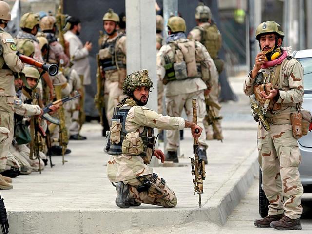 Members of Afghan security forces arrive at the site of the attack near the Afghan parliament in Kabul. (Reuters Photo)