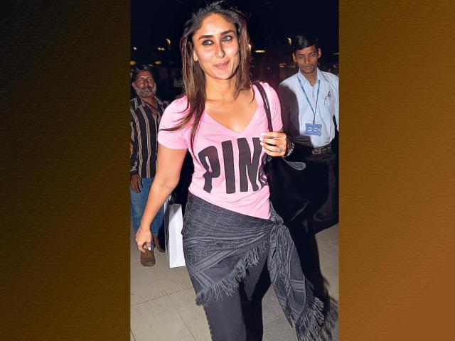 Kareena Kapoor Khan: The actor shows us how to carry off skinny pants and fitted T-shirts without any unsightly extra flab on display. Just wrap a big scarf around your waist and you're good to go!