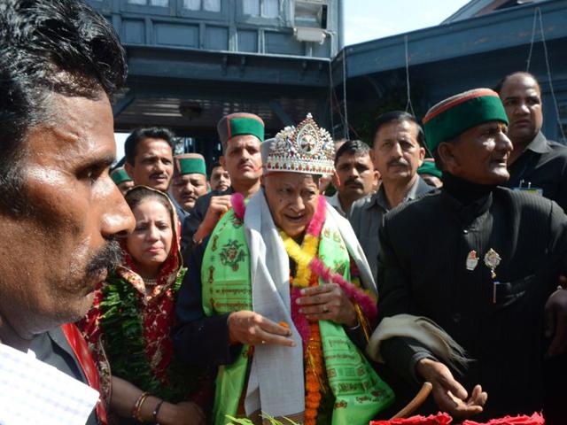 Chief minister Virbhadra Singh and wife Pratibha Singh during the 81st birthday celebrations of the former at his residence in Shimla on Tuesday. Santosh Rawat/HT