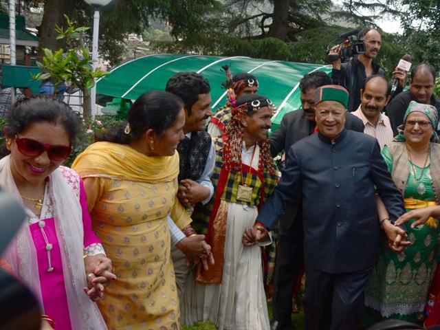 CM Virbhadra Singh dancing with people on his 81st birthday at his residence in Shimla. Santosh Rawat/HT