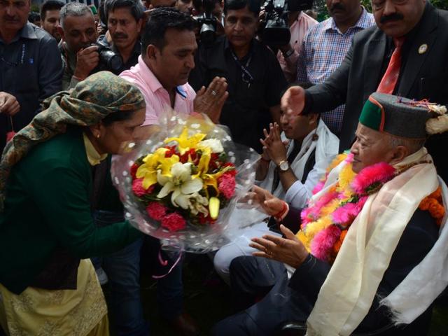 People greeting Himachal Pradesh CM on his 81st birthday in Shimla on Tuesday. Santosh Rawat/HT