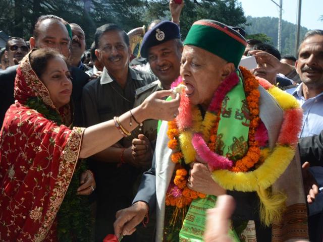 Chief minister Virbhadra Singh’s wife Pratibha Singh offering cake to him during his 81st birthday in celebrations in Shimla on Tuesday. Santosh Rawat/HT