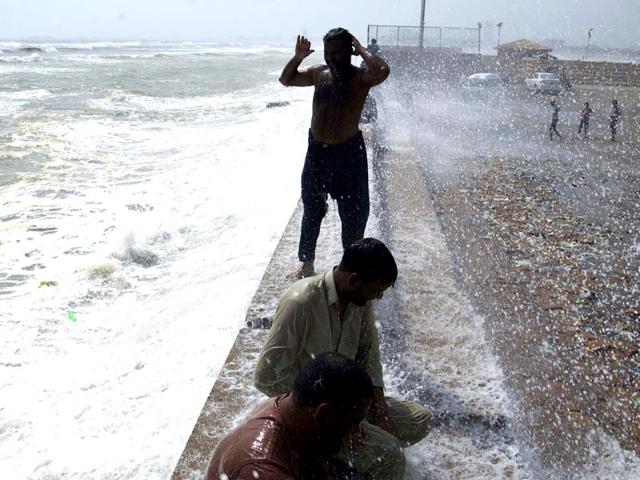 People cool themselves off at Karachi's shore in Pakistan. A scorching heat wave across southern Pakistan has killed hundreds of people. (AP Photo)