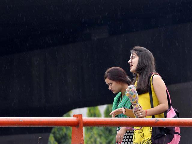 Girls out for a stroll as weather turns pleasant in Jammu. Nitin Kanotra / HT