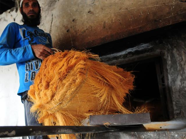 A worker arranges seviyan (vermicelli) at a factory in Bhopal on Thursday. Muslims prepare delicacies made of vermicelli during Ramzan. (Mujeeb Faruqui/HT)