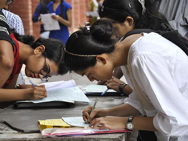 Admission-seekers-fill-their-forms-at-a-University-HT-Photo-Chinmaya-Sharma Admission-seekers-fill-their-forms-at-a-University-HT-Photo-Chinmaya-Sharma