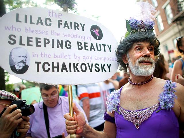 James Saslow, 67, a Queens College professor of Art History, joins a rally in front of the Stonewall Inn during a rally in support of the Supreme Court's landmark decision guaranteeing nationwide gay marriage rights, in New York City. (Getty Images/AFP)