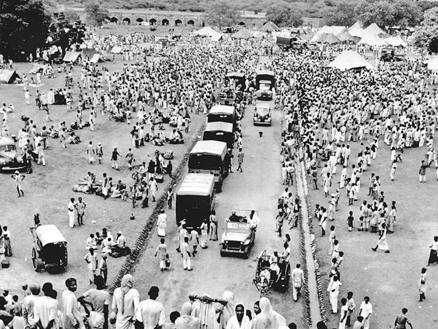Muslims-leaving-for-Pakistan-in-September-1947-wait-for-protected-transport-to-Purana-Qila-where-many-refugees-had-gathered Muslims-leaving-for-Pakistan-in-September-1947-wait-for-protected-transport-to-Purana-Qila-where-many-refugees-had-gathered