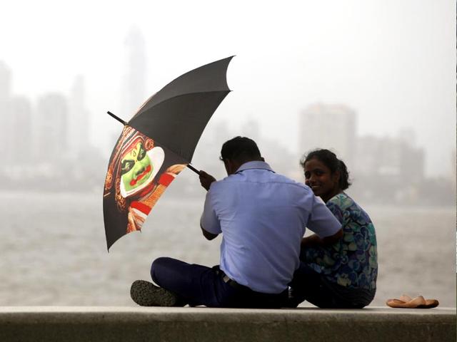 Almost after a week of heavy rainfall, Mumbaiites enjoyed a sunny afternoon. (Arijit Sen/HT photo)