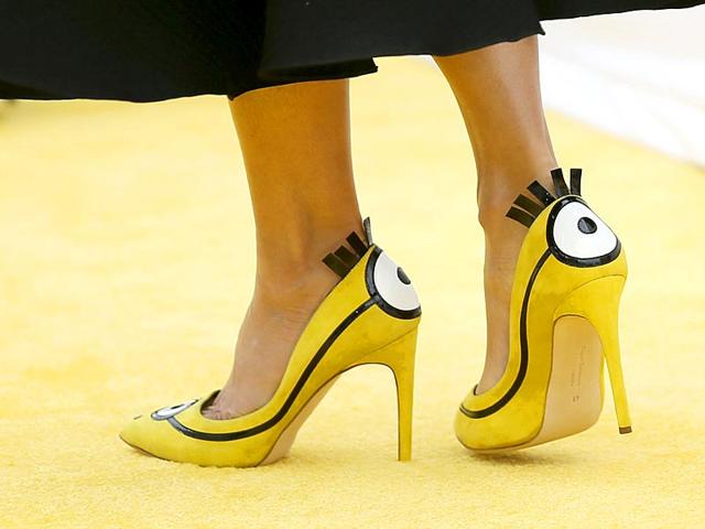 Sandra Bullock's Minion-inspired shoes are making us go Poca Banana! (Reuters)