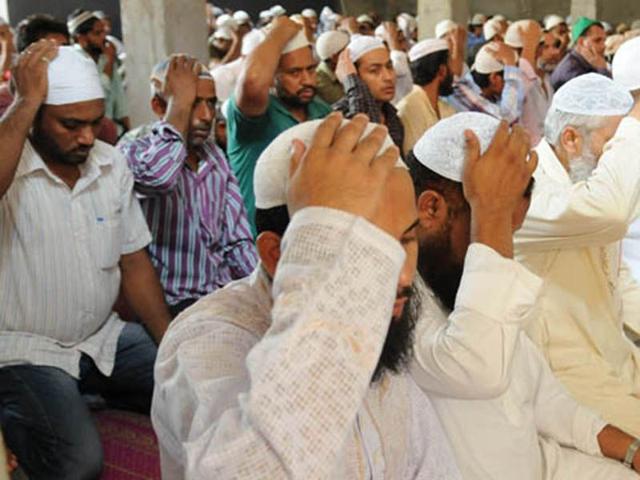 In the holy month of Ramzan, muslims are required to keep fast from dawn to sunset.They are not allowed to consume food or drink water. Bharat Bhushan/HT