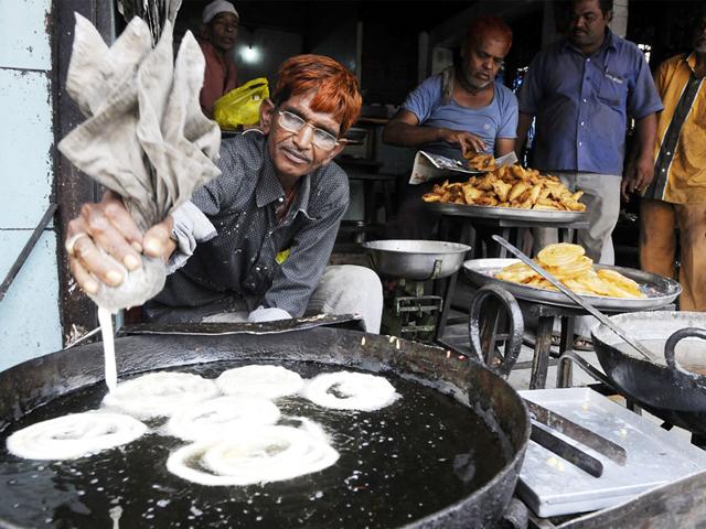 The Jalebis and Samosas of Agra Hotel, one of the oldest restaurants of Indore, are favourite among people during Ramzan. (Arun Mondhe/HT photo)