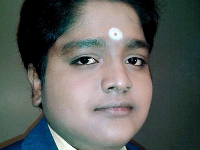 Manish-Vishwakarma-of-Chidiya-Ghar-fame-met-with-a-serious-accident-Twitter
