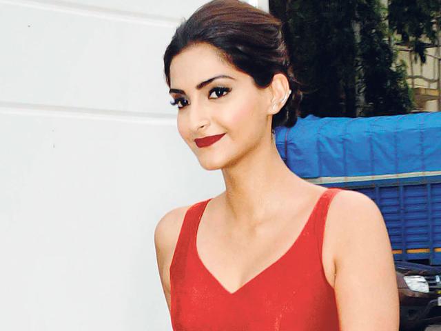 Sonam Kapoor spotted at Mehboob Studio in Bandra (Mumbai). (Photo: Yogen Shah)
