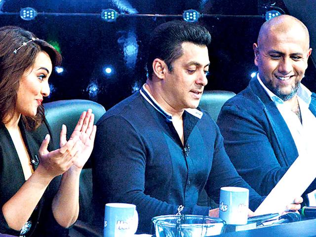 Sonakshi Sinha, Salman Khan and Vishal Dadlani on the sets of reality TV show (Photo: Yogen Shah) Sonakshi Sinha, Salman Khan and Vishal Dadlani on the sets of reality TV show (Photo: Yogen Shah)