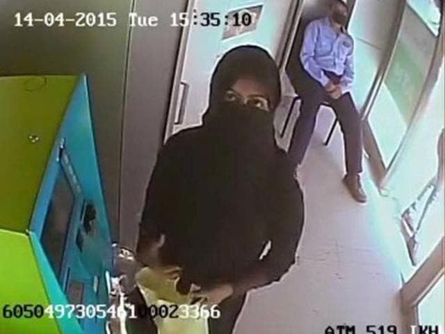 Burqa Clad Con Girl Puts Valley Banks In Religious Tight Spot Hindustan Times