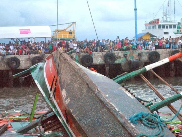 Residents-and-relatives-wait-for-news-of-their-loved-ones-a-day-after-a-ferry-transporting-nearly-200-people-capsized-as-rescuers-continue-their-search-for-survivors-at-the-pier-in-the-central-Philippine-city-of-Ormoc-AFP-Photo Residents-and-relatives-wait-for-news-of-their-loved-ones-a-day-after-a-ferry-transporting-nearly-200-people-capsized-as-rescuers-continue-their-search-for-survivors-at-the-pier-in-the-central-Philippine-city-of-Ormoc-AFP-Photo