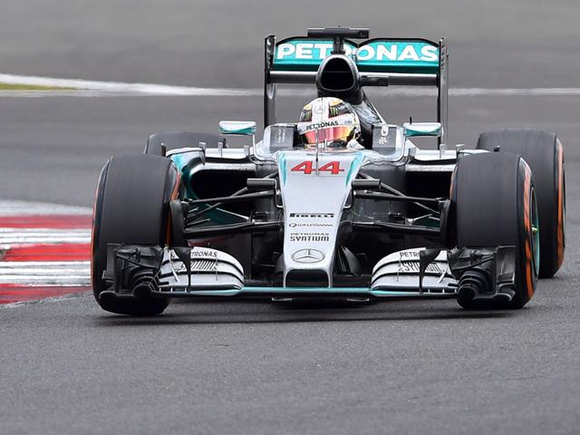 Mercedes-AMG-Petronas-F1-Team-s-driver-Lewis-Hamilton-races-during-the-British-Grand-Prix-at-the-Silverstone-circuit-in-Silverstone-England-on-July-5-2015-AFP-Photo
