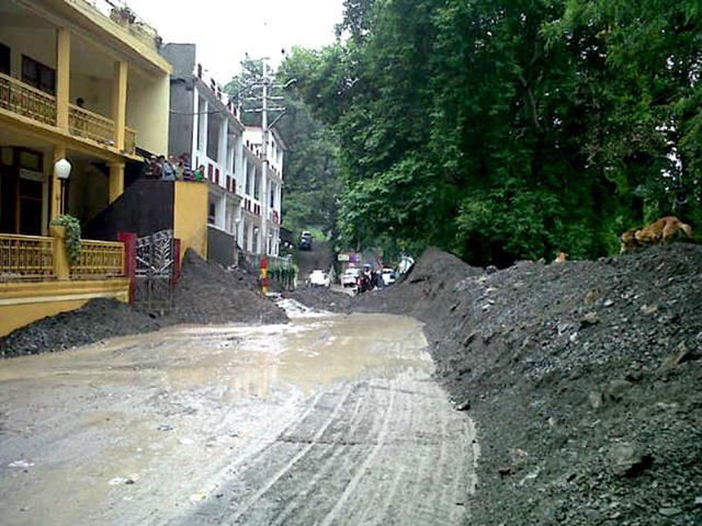 Nainital's Mall Road was filled with debris after a sudden burst of heavy rain in the region. (HT Photo)
