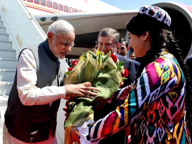 Prime-Minister-Narendra-Modi-being-welcomed-at-the-Tashkent-airport-in-Uzbekistan-on-Monday-Photo-PIB Prime-Minister-Narendra-Modi-being-welcomed-at-the-Tashkent-airport-in-Uzbekistan-on-Monday-Photo-PIB