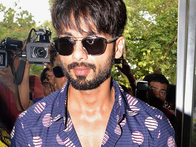 Shahid-Kapoor-at-the-Mumbai-airport-Photo-Yogen-Shah Shahid-Kapoor-at-the-Mumbai-airport-Photo-Yogen-Shah