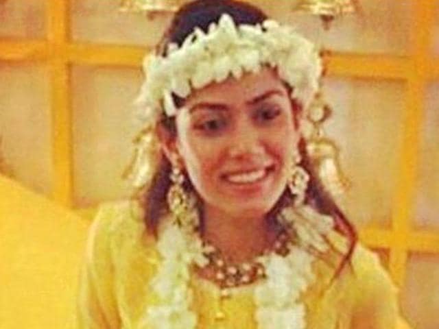 Mira Rajput looks beautiful in phoolon ke zevar at a pre-wedding venet. (Courtesy: Twitter) Mira Rajput looks beautiful in phoolon ke zevar at a pre-wedding venet. (Courtesy: Twitter)