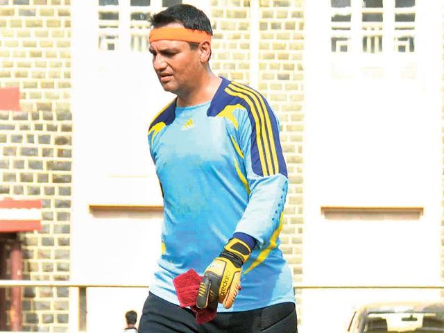 Marc Robinson couldn't resist a Sunday football match. (Photo: Yogen Shah)