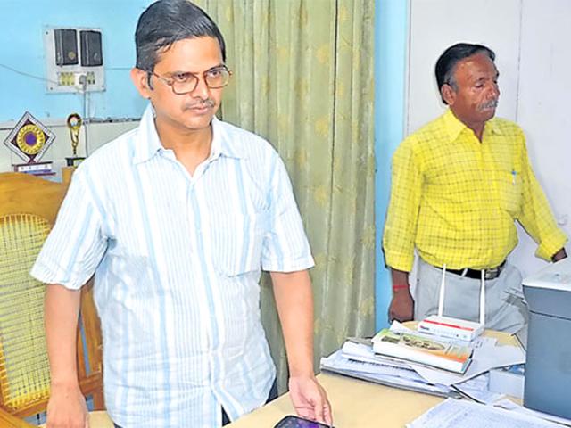 Amitabh Thakur at the Civil Defence Office, where he was posted as IG prior to his suspension, on Wednesday. Thakur has been attached to the DGP office and is likely to give his joining papers on Thursday. (Deepak Gupta/ HT Photo)