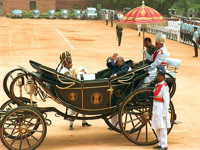 Kalam waves while travelling in horse carriage at the ceremonial reception in the forecourt of Rashtrapati Bhavan after his swearing-in ceremony as President of India on July 25, 2002. (SN Sinha/HT file photo)