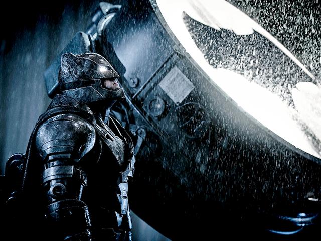 Ben-Affleck-s-Batman-waits-for-Superman-Warner-Bros Ben-Affleck-s-Batman-waits-for-Superman-Warner-Bros