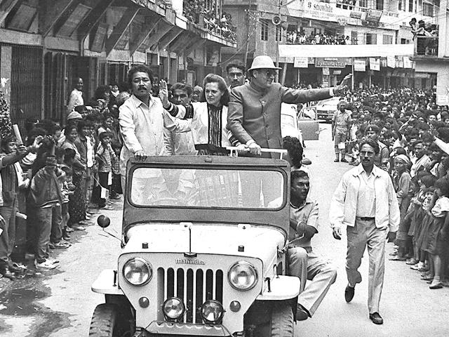 Former-prime-minister-Rajiv-Gandhi-and-Sonia-Gandhi-in-Aizawl-Mizoram-after-the-signing-of-the-Mizo-Peace-Accord-July-11-1986-Picture-credit-Press-Information-Bureau Former-prime-minister-Rajiv-Gandhi-and-Sonia-Gandhi-in-Aizawl-Mizoram-after-the-signing-of-the-Mizo-Peace-Accord-July-11-1986-Picture-credit-Press-Information-Bureau