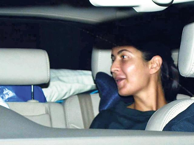 Katrina Kaif spotted leaving a recording studio in Juhu (Mumbai). (Photo: Yogen Shah) Katrina Kaif spotted leaving a recording studio in Juhu (Mumbai). (Photo: Yogen Shah)