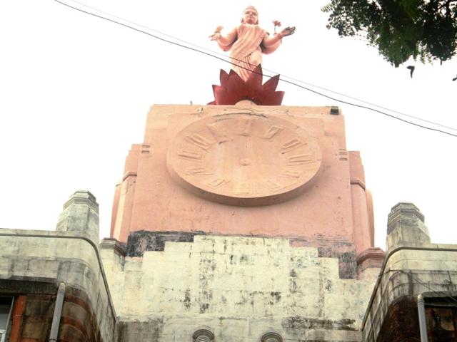 Indian symbolism found its way with elements like the Lakshmi statue atop the Lakshmi Insurance Building. (HT photo/Sarit Ray)