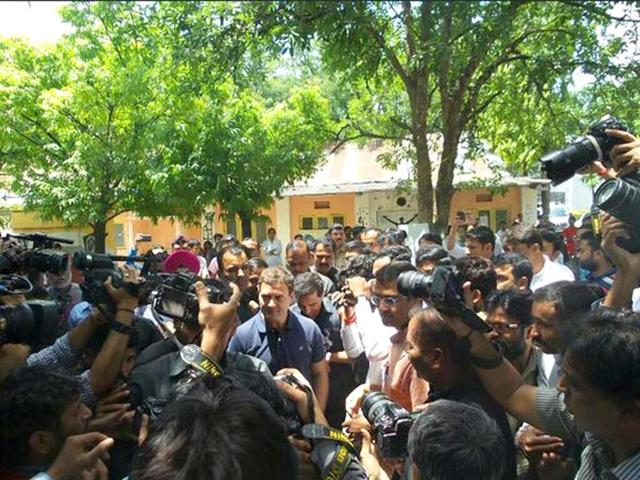 Rahul-Gandhi-arrives-at-FTII-to-interact-with-students-Photo-OfficeofRG-on-Twitter Rahul-Gandhi-arrives-at-FTII-to-interact-with-students-Photo-OfficeofRG-on-Twitter