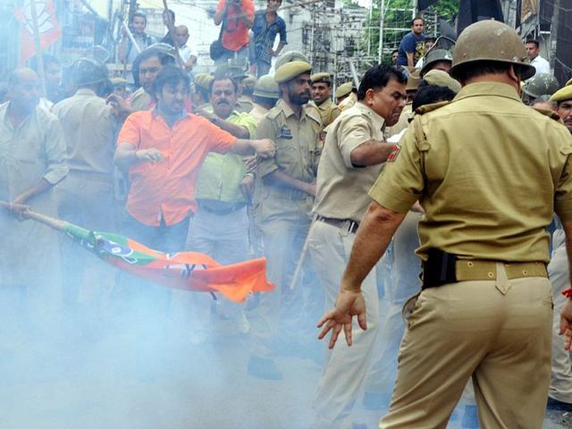 Police-perssonel-using-smoke-shell-to-disperse-BJP-workers-and-AIIMS-coordination-committee-members-during-a-clash-outside-the-BJP-office-during-a-three-days-strike-in-Jammu-on-Friday-Nitin-Kanotra-HT-Photo Police-perssonel-using-smoke-shell-to-disperse-BJP-workers-and-AIIMS-coordination-committee-members-during-a-clash-outside-the-BJP-office-during-a-three-days-strike-in-Jammu-on-Friday-Nitin-Kanotra-HT-Photo