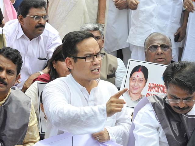 MP Gaurav Gogoi shouts slogans with other Congress members in New Delhi on Tuesday to protest the suspension of 25 Congress MPs. (HT Photo/Sonu Mehta)