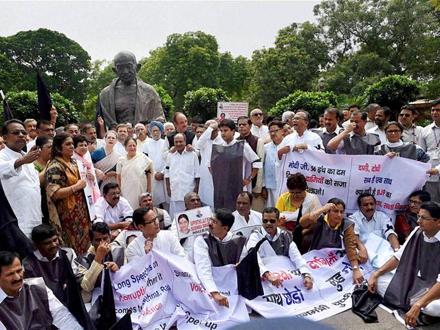 Congress chief Sonia Gandhi, former PM Manmohan Singh, party vice-president Rahul Gandhi and other leaders during a protest near Gandhi statue at Parliament. (PTI Photo/Subhav Shukla)