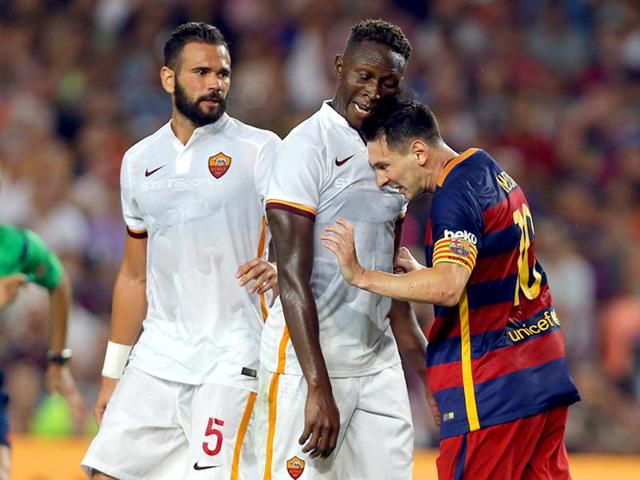 Barcelona-s-Lionel-Messi-and-AS-Roma-s-Mapou-Yanga-Mbiwa-get-involved-in-a-scuffle-during-the-Joan-Gamper-trophy-soccer-match-between-FC-Barcelona-and-AS-Roma-at-the-Camp-Nou-stadium-in-Barcelona-Spain-AP-Photo Barcelona-s-Lionel-Messi-and-AS-Roma-s-Mapou-Yanga-Mbiwa-get-involved-in-a-scuffle-during-the-Joan-Gamper-trophy-soccer-match-between-FC-Barcelona-and-AS-Roma-at-the-Camp-Nou-stadium-in-Barcelona-Spain-AP-Photo