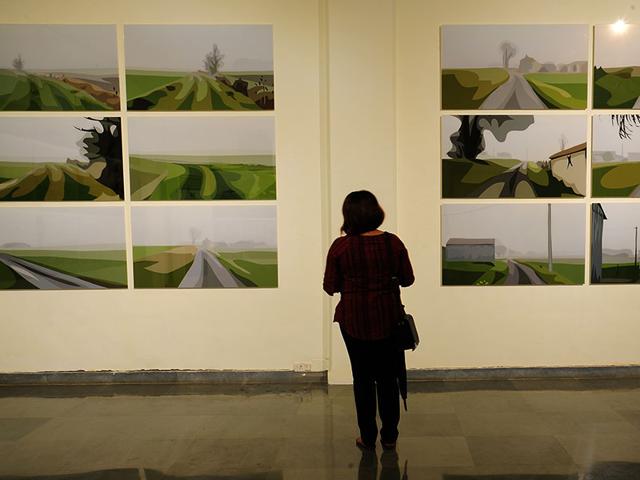 British-artist-Julian-Opie-whose-minimalist-and-modern-artwork-is-instantly-recognisable-is-currently-exhibiting-Winter-a-series-of-digitally-reworked-landscapes-in-Mumbai-Anshuman-Poyrekar-HT-photo British-artist-Julian-Opie-whose-minimalist-and-modern-artwork-is-instantly-recognisable-is-currently-exhibiting-Winter-a-series-of-digitally-reworked-landscapes-in-Mumbai-Anshuman-Poyrekar-HT-photo