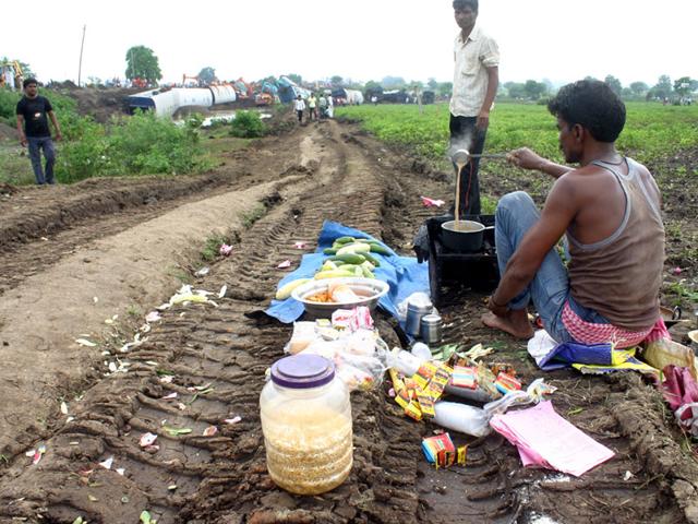 Kailash Tabar has set up a shop near the train accident site in Harda, selling tea, biscuits etc. to the visitors and workers. (Bidesh Manna/HT)