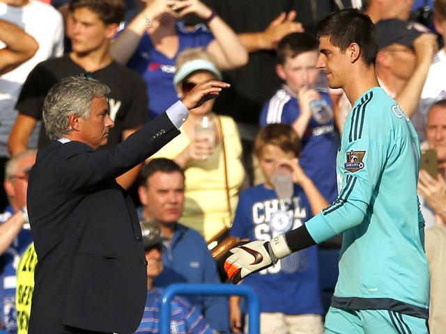 Won T Criticise On Day 1 Mourinho On Courtois Red In Epl Opener Hindustan Times