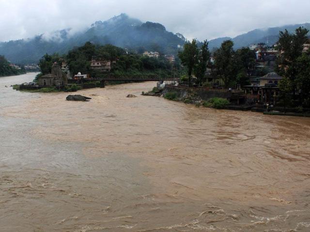 The-flooded-Suketi-khud-a-tributary-of-the-Beas-in-Mandi-Birbal-Sharma-HT The-flooded-Suketi-khud-a-tributary-of-the-Beas-in-Mandi-Birbal-Sharma-HT