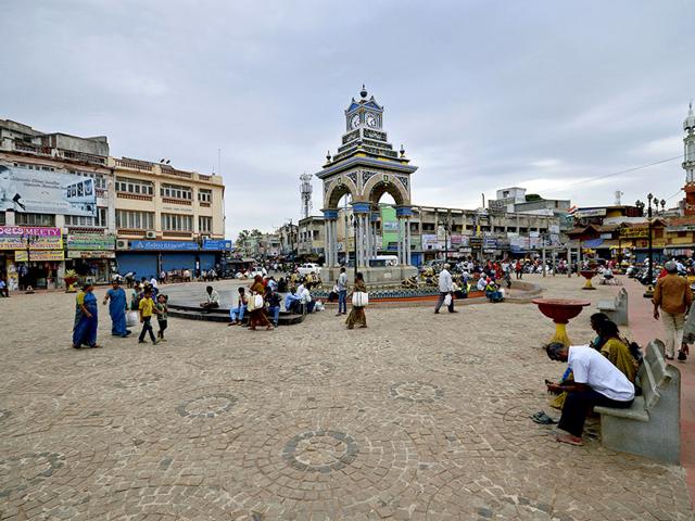 The rankings were based on a combination of secondary data and on-the-ground inspection on the issues of cleanliness and sanitation. View of small clock tower near Devaraja Market (Pavan Kumar KJ/HT Photo)