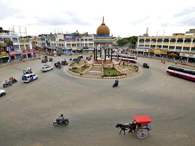 Mysore in Karnataka has been named the cleanest city in the Swachh Bharat rankings. Scene at K.R. Circle in the heart of city. (Pavan Kumar KJ/HT Photo)