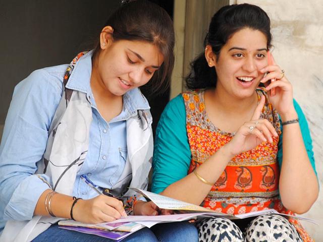 Admission seekers fill their forms at a University. (HT Photo/Chinmaya Sharma)