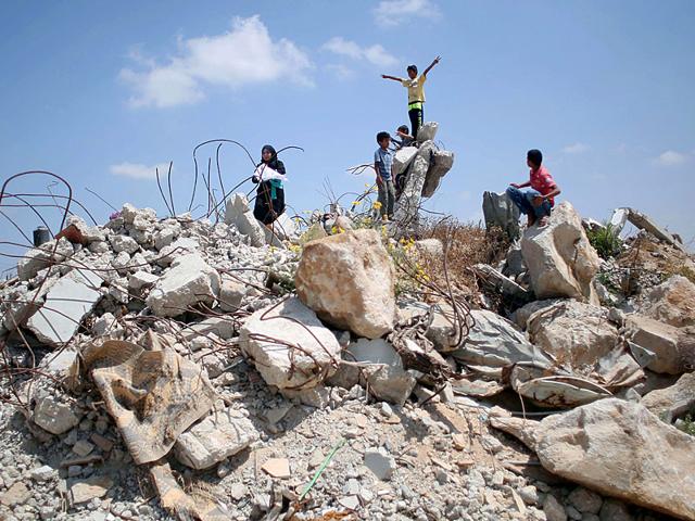 Palestinian children play in the rubble of houses destroyed during the 50-day war between Israel and Hamas militants in 2014. (AFP Photo) Palestinian children play in the rubble of houses destroyed during the 50-day war between Israel and Hamas militants in 2014. (AFP Photo)