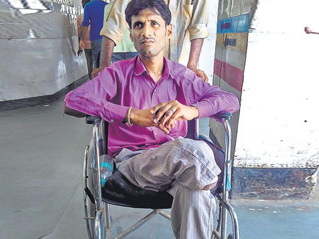 Pintu Singh says that he waited for 10 years but did not get treatment. (Saumya Khandelwal/HT Photo) Pintu Singh says that he waited for 10 years but did not get treatment. (Saumya Khandelwal/HT Photo)