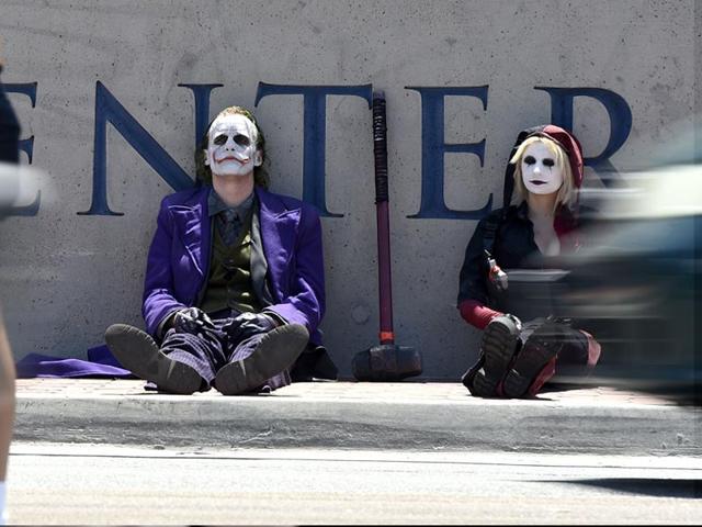Cosplayers in Joker and Harley Quinn costumes take a break on the first day of Comic Con International in San Diego, California. (AFP Photo)