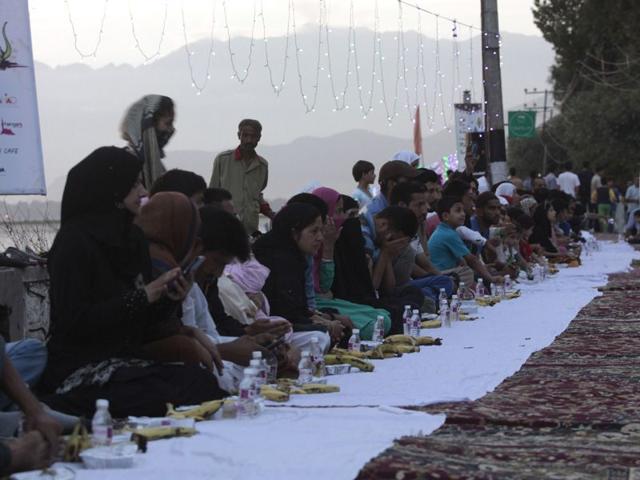 Over 3500 people formed a 4,962 feet long chain of dastarkhans (dinning cloth) at the the Dal Lake on Saturday. Waseem Andrabi/HT