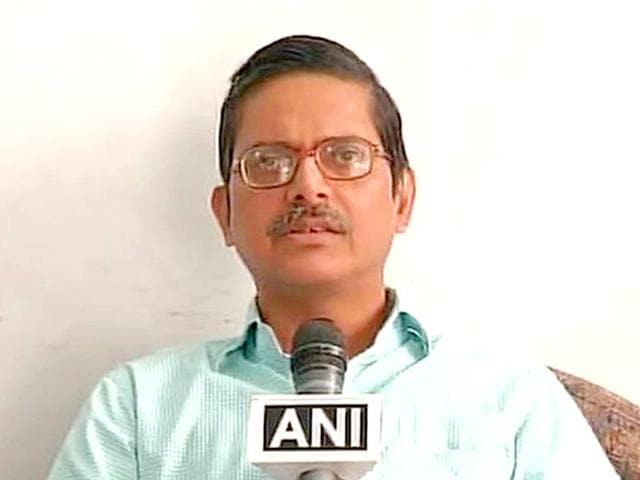 IPS officer Amitabh Thakur has accused Samajwadi Party chief Mulayam Singh Yadav of threatening him. (ANI Photo) IPS officer Amitabh Thakur has accused Samajwadi Party chief Mulayam Singh Yadav of threatening him. (ANI Photo)